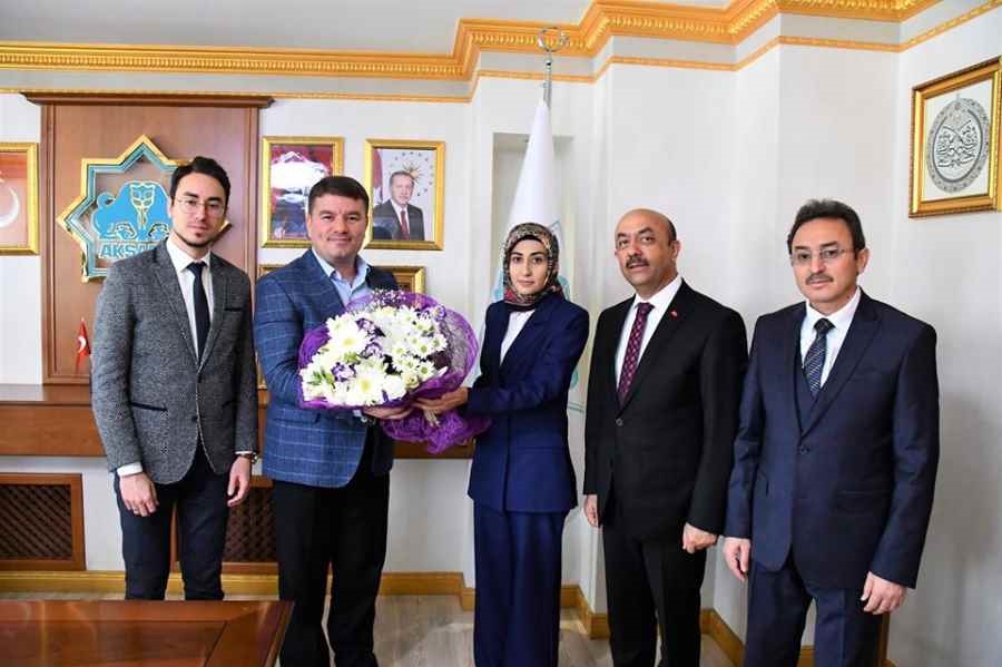Öğretmenler Belediye Başkanı Evren Dinçer'i Ziyaret Ettiler