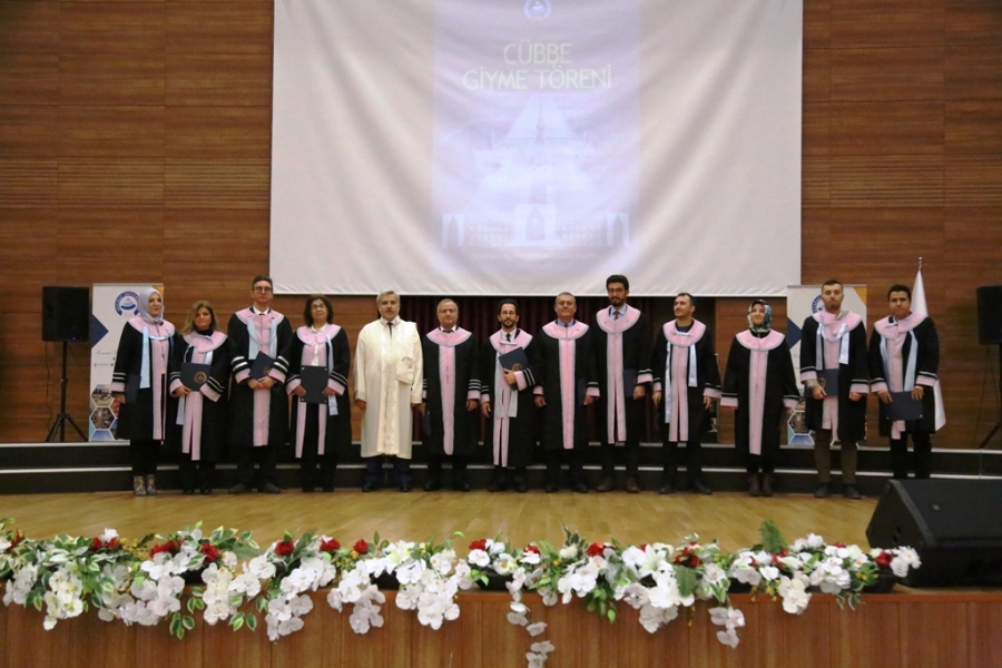 Unvanda Yükselen 245 Akademisyen Cübbelerini Giydi