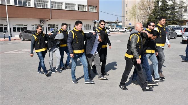Dolandırıcılık Olayının Şüphelileri Kıskıvrak Yakalandı