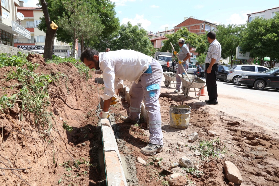Aksaray Belediyesi Yol ve Kaldırım Çalışmalarına Devam Ediyor