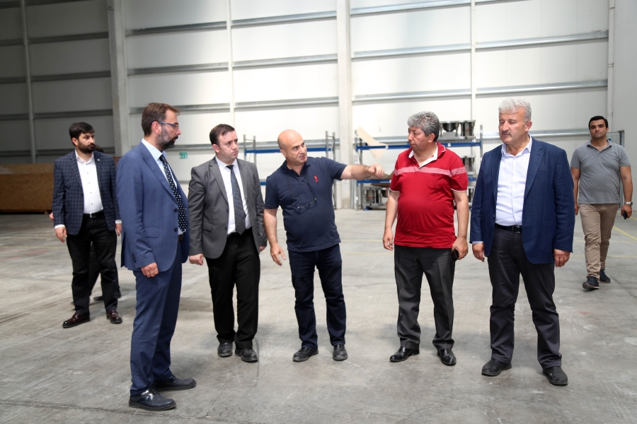 Belediye Başkan Vekili Hıfsı Peker ve Meclis Üyelerinden Dolu Mağduru Fabrikalara “Geçmiş Olsun” Ziyareti