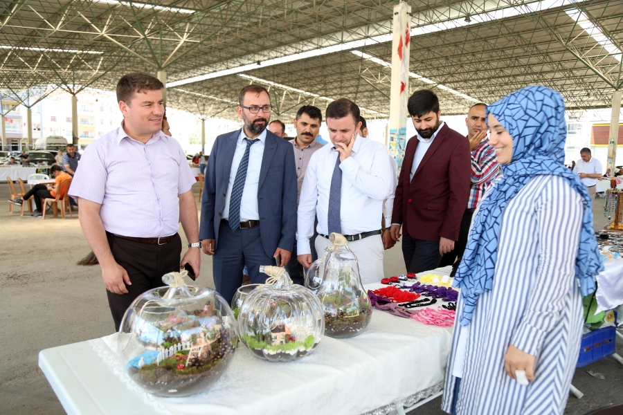 Başkan Evren Dinçer, Hanımeli Pazarı’nda Hanım Esnafları Ziyaret Etti