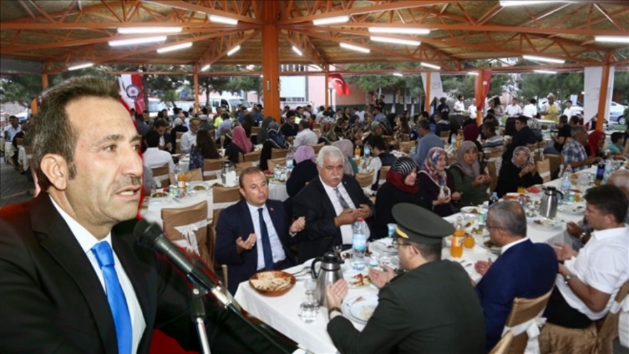 Aksaray'da 15 Temmuz Şehitlerinin Ruhuna Gazilerinin Onuruna Yemek Verildi