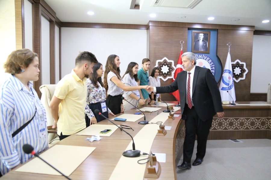 ALTI ÜLKEDEN 36 ÖĞRENCİ “HAYATA BAĞIMLI” PROJESİ İÇİN ASÜ’DE