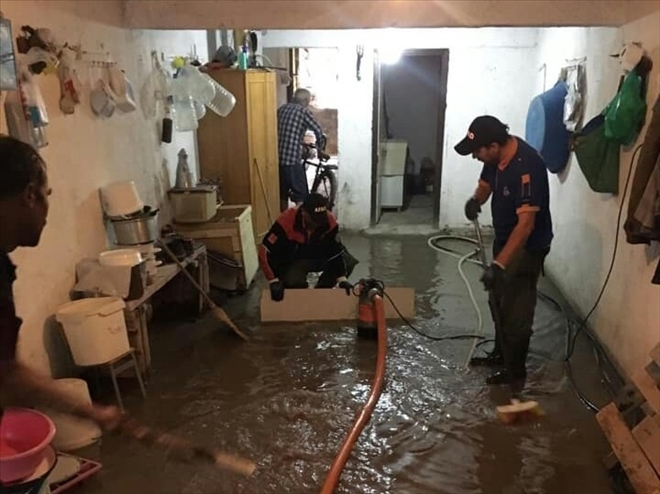 Aniden Bastıran Sağnak Yağış Aksaray'ı Olumsuz Etkiledi