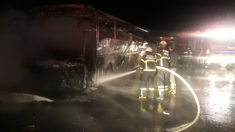 Aksaray'da Yolcu Otobüsü Cayır Cayır Yandı