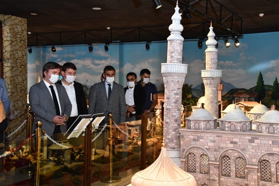 Başkan Dinçer ve Vali Aydoğdu’dan Somuncubaba Külliyesine Ziyaret