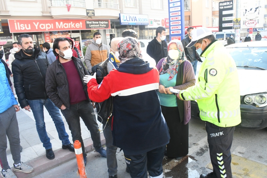 Yayanın yaralandığı kazada araç sürücüsü darp edildi