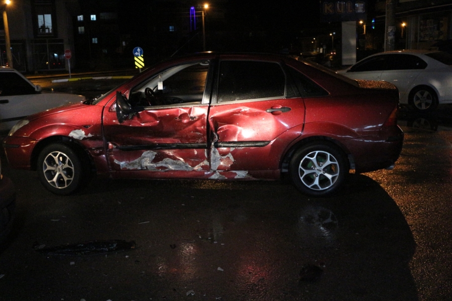 Aksaray'da meydana gelen trafik kazasında 4 kişi yaralandı