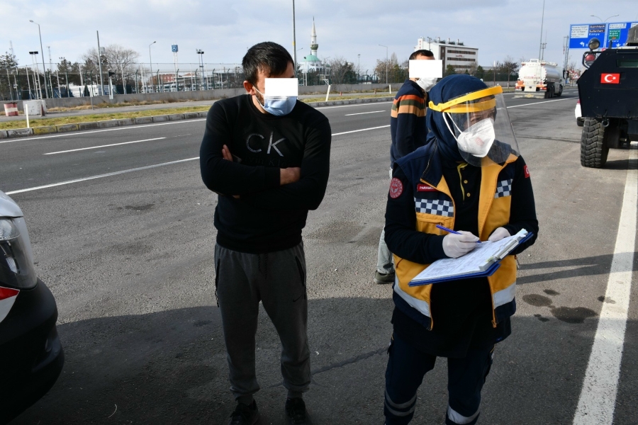 Aksaray Polisi Biri pozitif diğeri ise izlenimde olan 2 kardeşi seyahat ederken yakaladı