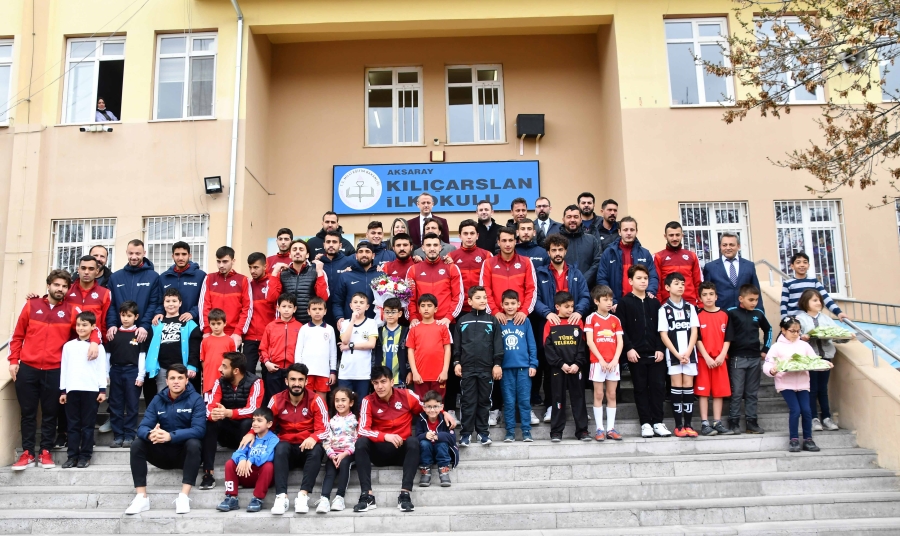 Aksaray Belediyespor Oyuncularından Kılıçarslan İlk Ve Ortaokuluna Sürpriz Ziyaret