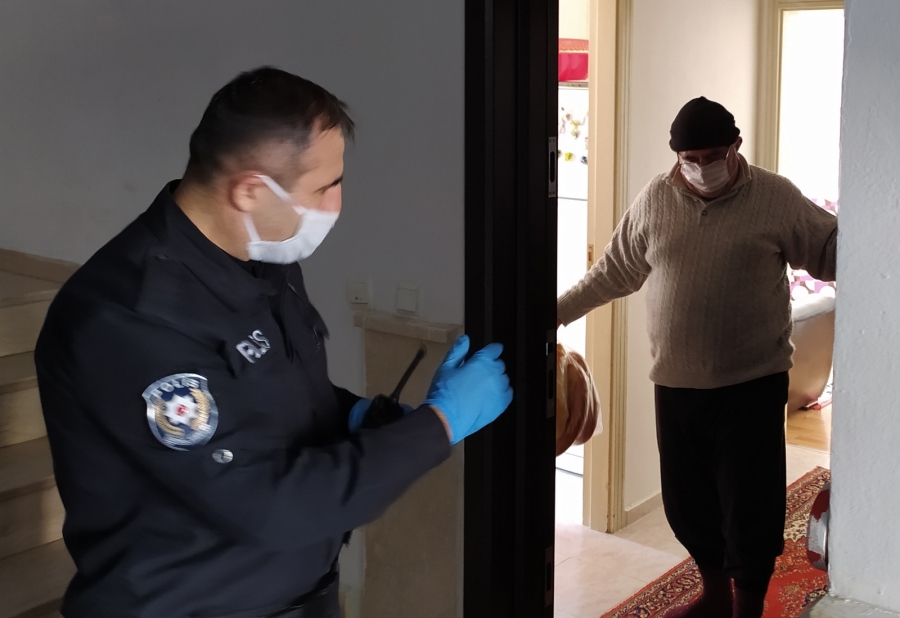 Aksaray’da yaşlı ve hastaların ihtiyaçlarını polis ekipleri karşıladı