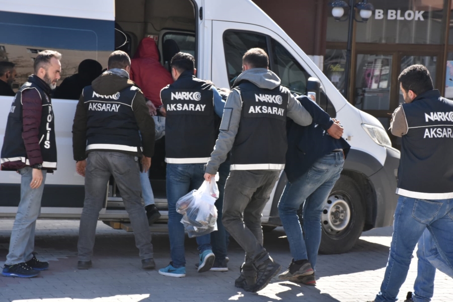 Yakalanan 6 Uyuşturucu Tacirlerinden 3'ü Tutuklandı