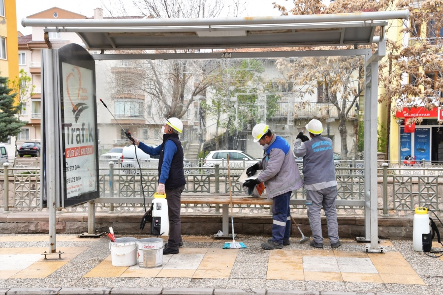 Otobüs Duraklarına Bakım Onarım ve Boya Çalışmaları Başladı