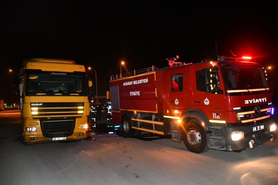 Aksaray’da tırın dorsesinde çıkan yangın paniğe neden oldu