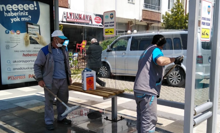 Aksaray'da Toplu taşıma araçları ve otobüs durakları aralıksız dezenfekte ediliyor