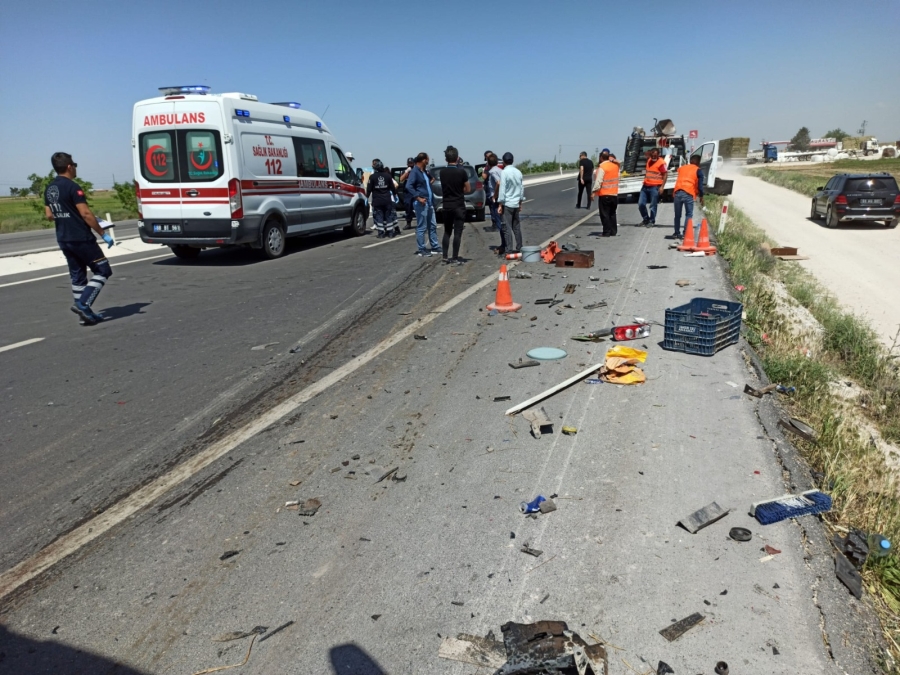 Aksarayda Otomobil yol denetim kamyonetine arkadan çarptı: 1’i ağır 3 yaralı