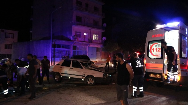 Aksaray'ın Ortaköy İlçesinde İki otomobil Kafa Kayaya Çarpıştı: 2’si çocuk 8 kişi yaralandı