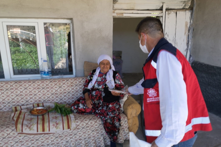 Aksaray Belediyesi Ürettiği Maskeleri Merkeze Bağlı Köylere Ulaştırıyor