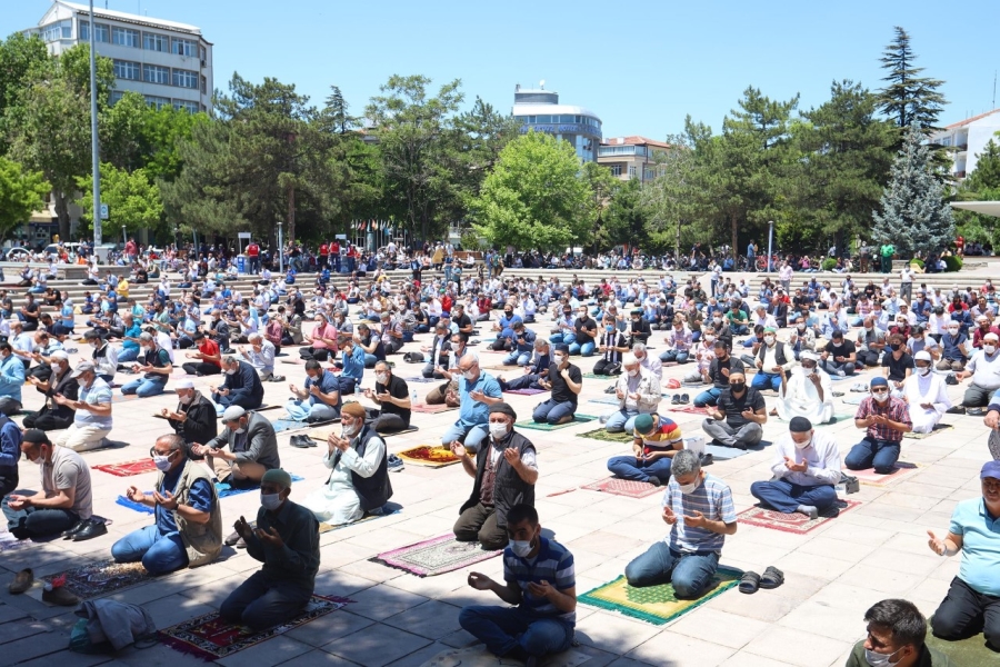 Aksaray Belediyesi Cuma Namazı Öncesinde Camilerde Tedbir Aldı