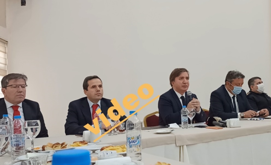 EMEL DEMİRYÜREK DERLEDİĞİ TÜRKÜLERİ VALİ HAMZA AYDOĞDUNUN HUZURUNDA YORUMLADI
