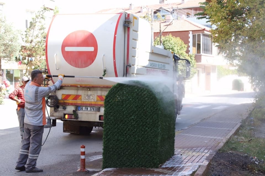 48 MAHALLEDEKİ 7 BİN 500 ÇÖP KONTEYNERI DÜZENLİ OLARAK YIKANARAK DEZENFEKTE EDİLİYOR