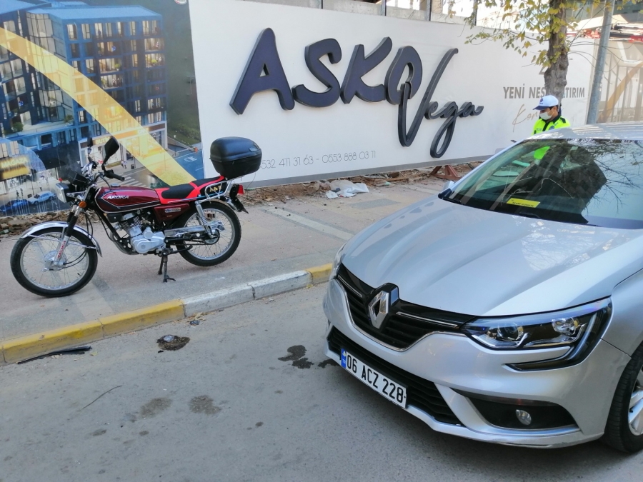 Aksaray'da Otomobil Motosiklete Çarptı 1 Kişi Yaralandı