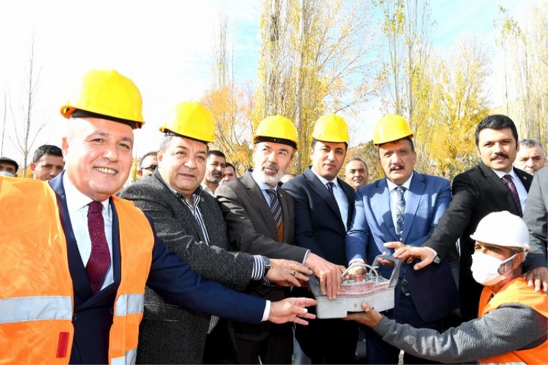 Malatya'da Kuluncak Gençlik Merkezi'nin temel atma töreni yapıldı