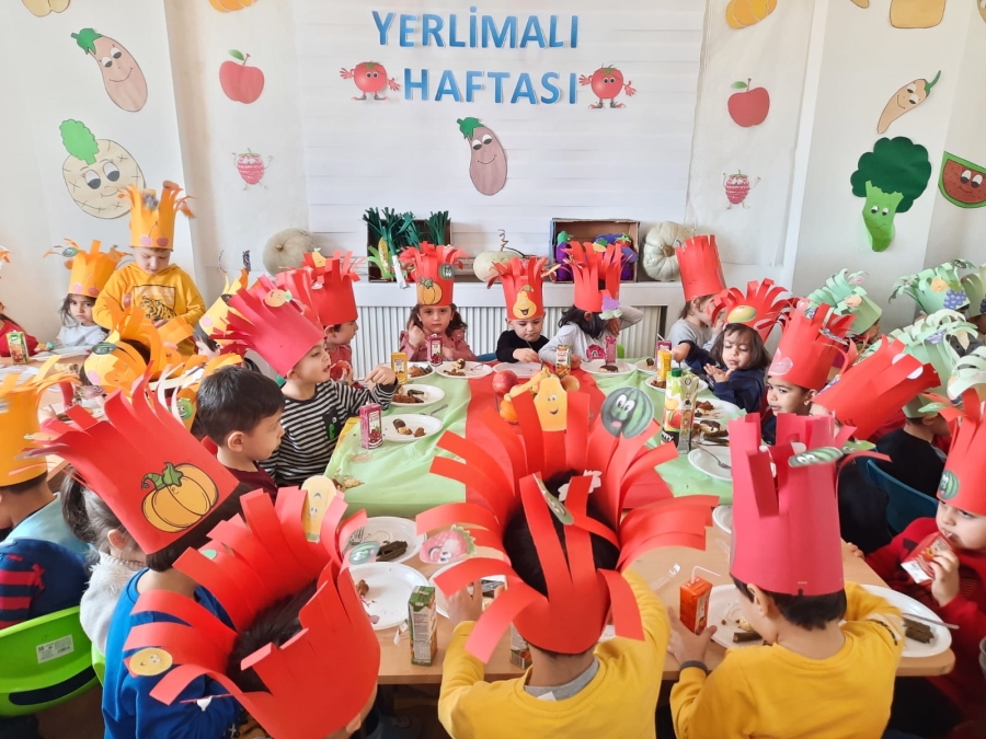 MİNİK ÖĞRENCİLER YERLİ MAL HAFTASINI KUTLADILAR
