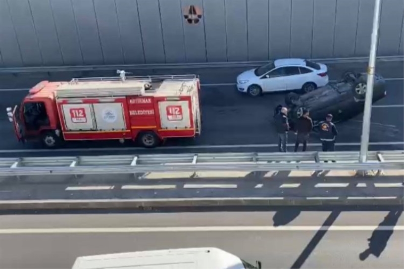 Adıyaman'da direksiyon hakimiyetini kaybetti, takla attı