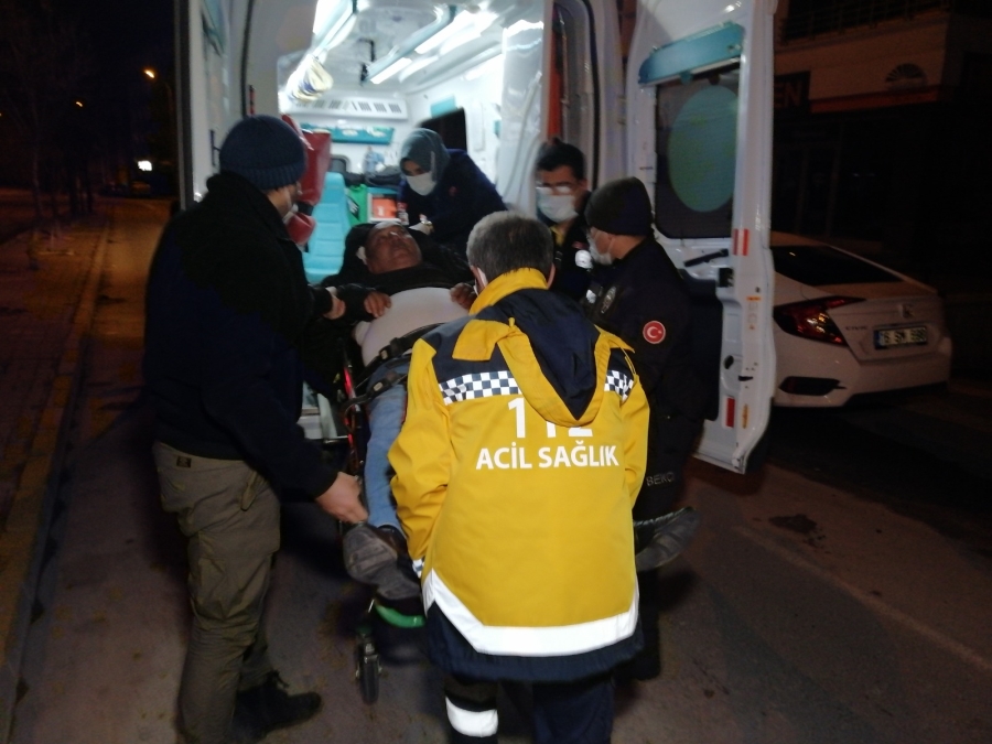 Buzda kayarak düşen alkollü şahıs ağır yaralandı