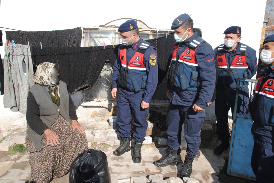 Aksaray Jandarması 24 Saat Vatandaşa Yardım Etmeye Devam Ediyor