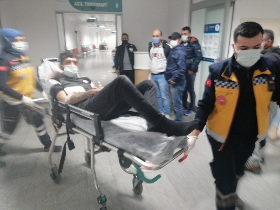 Kişiler arasında çıkan kavgada kan aktı