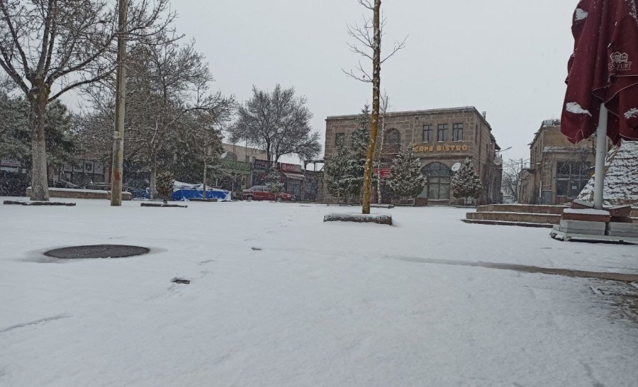 Aksaray'ın Güzelyurt İlçesi Bugün Beyaz Örtüye Büründü