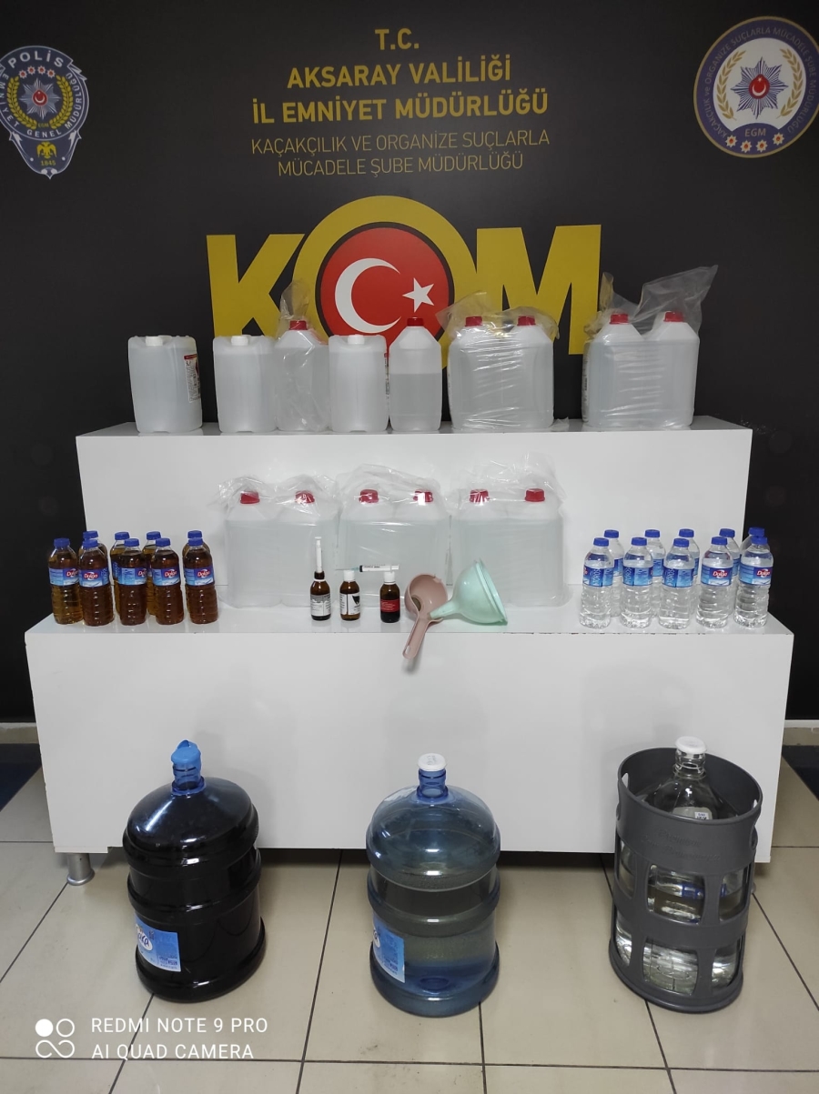 Aksaray'da kaçak alkol ve kaçak tütün tacirlerine yapılan operasyonda 3 kişi yakalandı