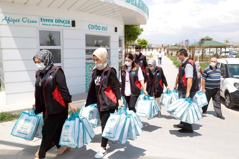 BAŞKAN DİNÇER, HASTA VE HASTA YAKINLARININ YÜZÜNÜ GÜLDÜRDÜ
