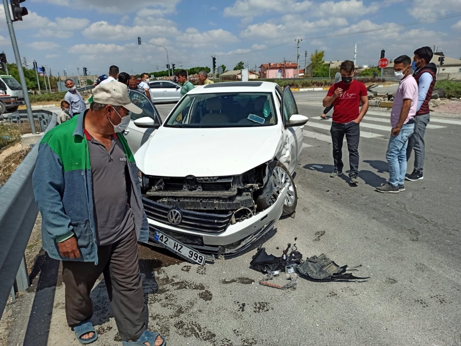 Aksaray'da iki otomobil çarpıştı 3 kişi yaralandı