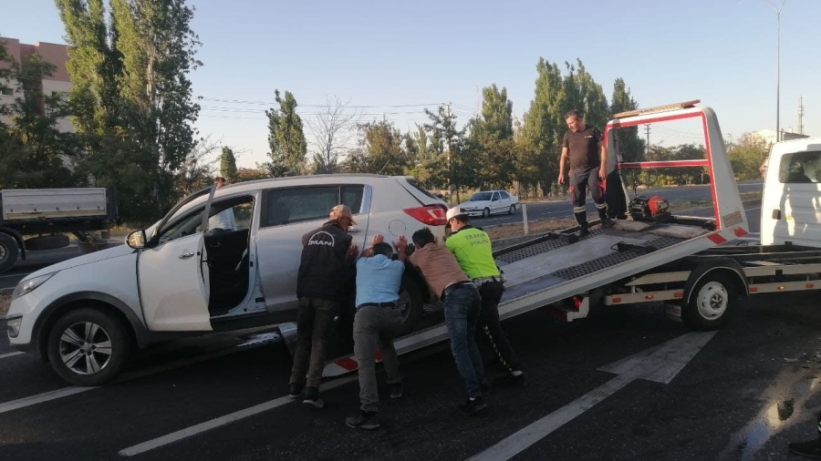Aksaray'da 3 otomobilin çarpıştı: 1 yaralı