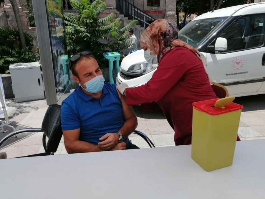 Korona aşısı vatandan ayağına geldi