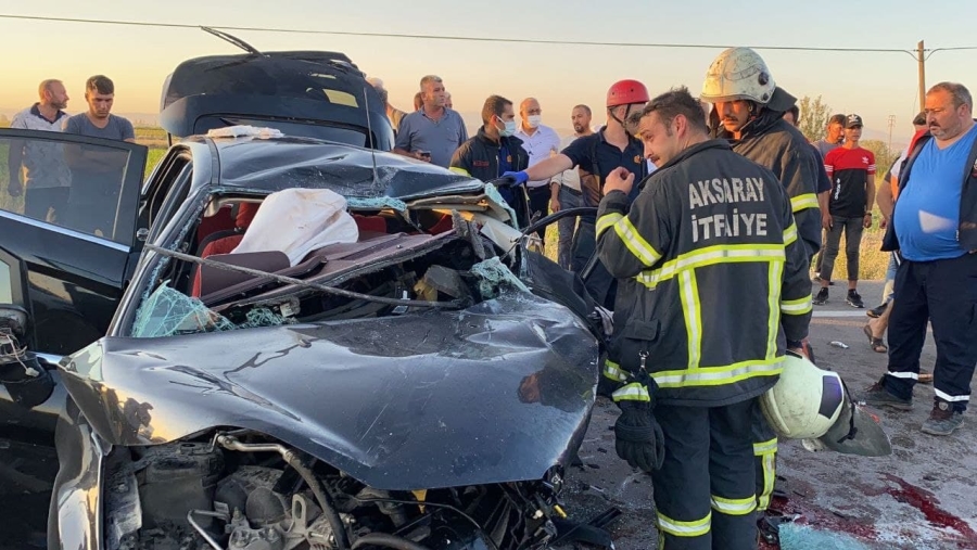 Aksaray'da 3 araçlı zincirleme kaza: 2 ölü 3'ü ağır 6 yaralı