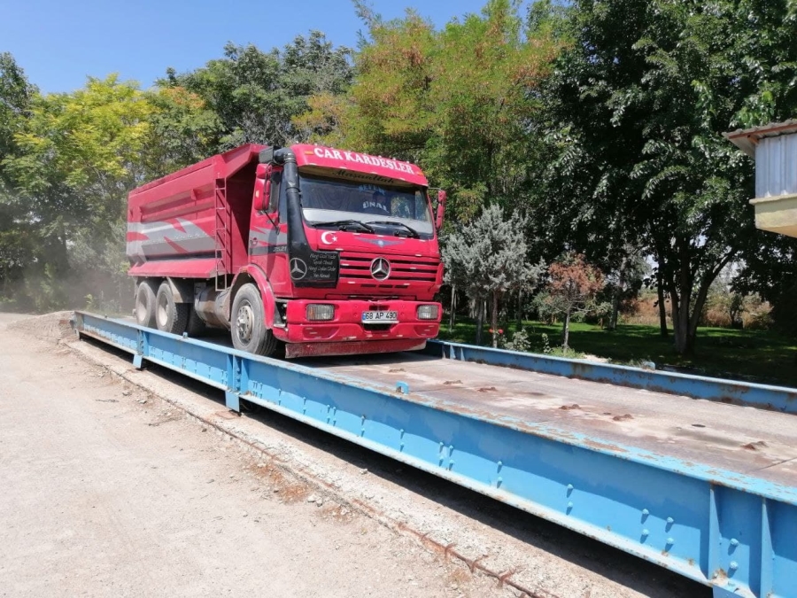 Aksaray'da Kural ihlali yapan kamyona adeta ceza yağdı