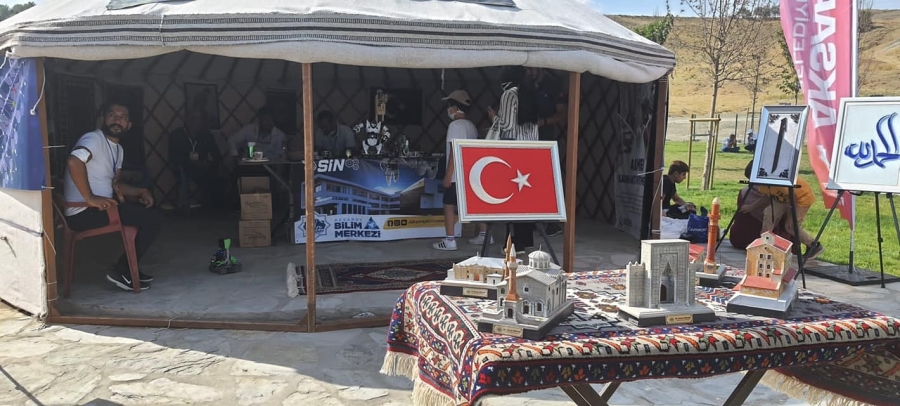 AKSARAY BELEDİYESİ MALAZGİRT ZAFERİNİN COŞKUSUNU AHLAT'TA YAŞATIYOR