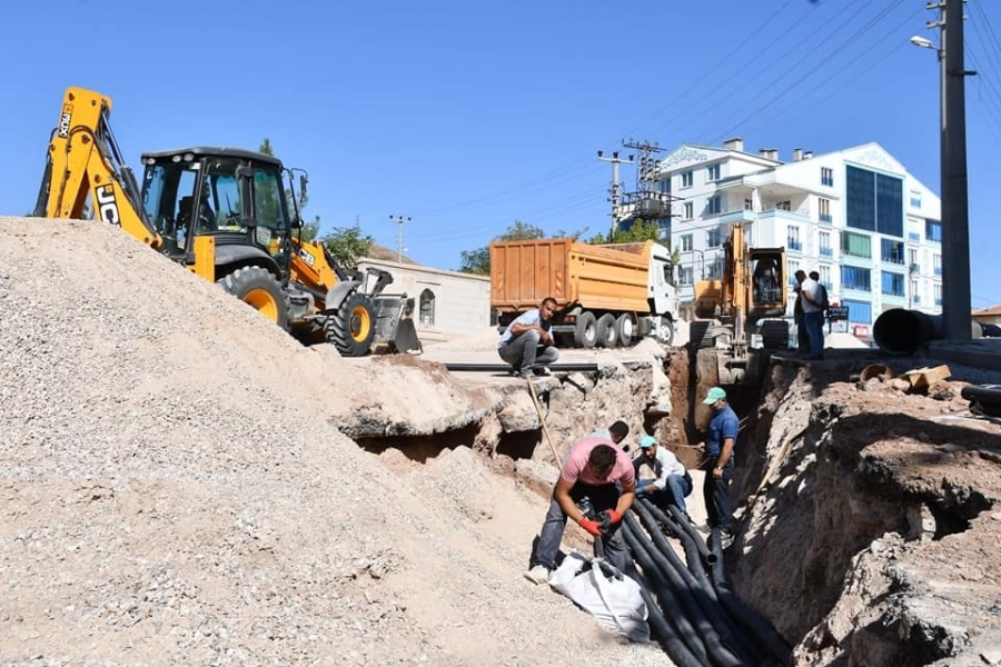 AKSARAY BELEDİYESİ ASFALT VE ALT YAPI ARALIKSIZ DEVAM EDİYOR