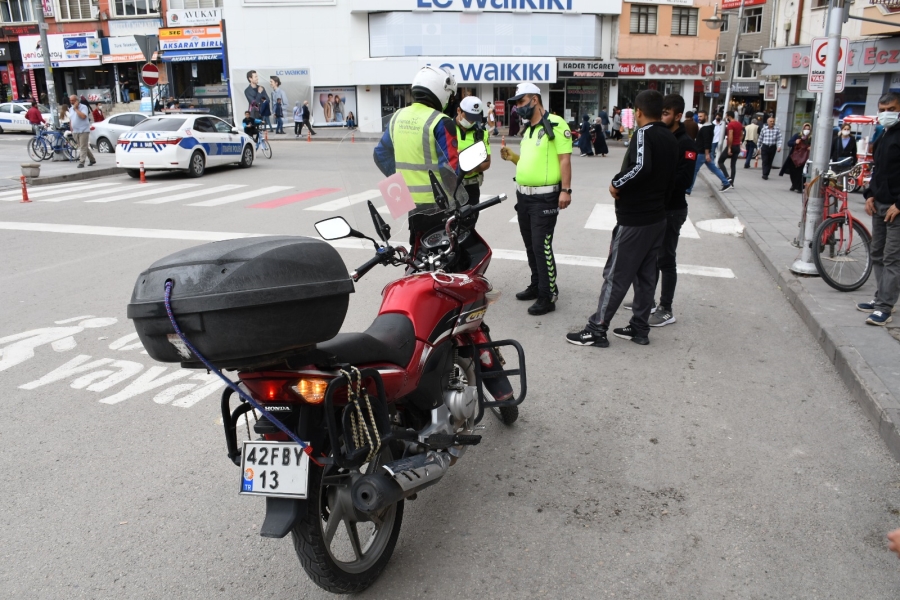 Aksaray'da trafik ekipleri halk otobüsleri ve motosikletleri denetledi