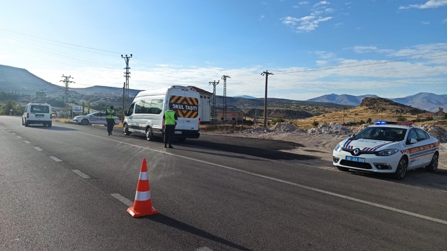 Aksaray da okul servis araçları denetlendi