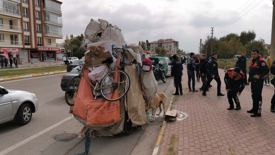 Aksaray'da Torbaya Köpek Yavrularını Koyan Şahsa Polis Müdahale Etti
