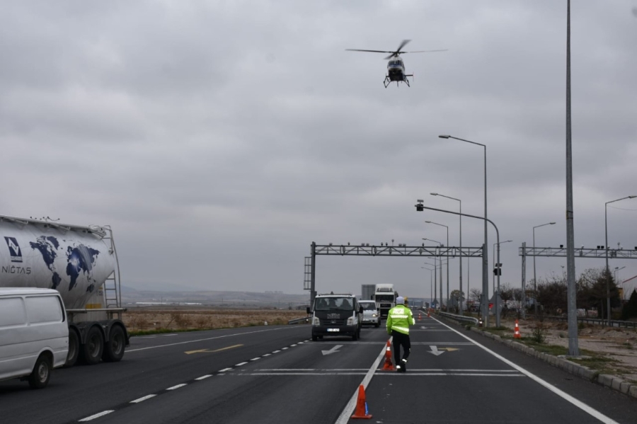 Aksaray’da Trafik Ekipleri Havadan Karadan Denetimlerini Sürdürüyor