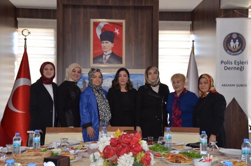 Aksaray Polisevinde Şehit Ailelerine Kahvaltı Programı Düzenlendi