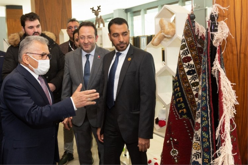 KAYMEK Sergisi'ne hayran kalan BAE Büyükelçisi'nden sanata ve sanatçıya destek