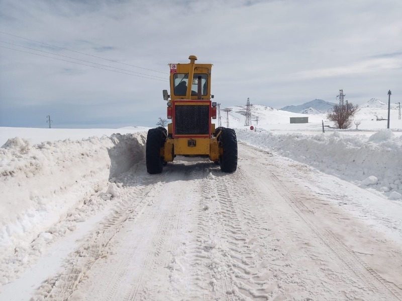 Aksaray'ın En Ücra Köşesine Kadar Ulaşan Özel İdare Ekipleri Kapalı Yol Bırakmadı